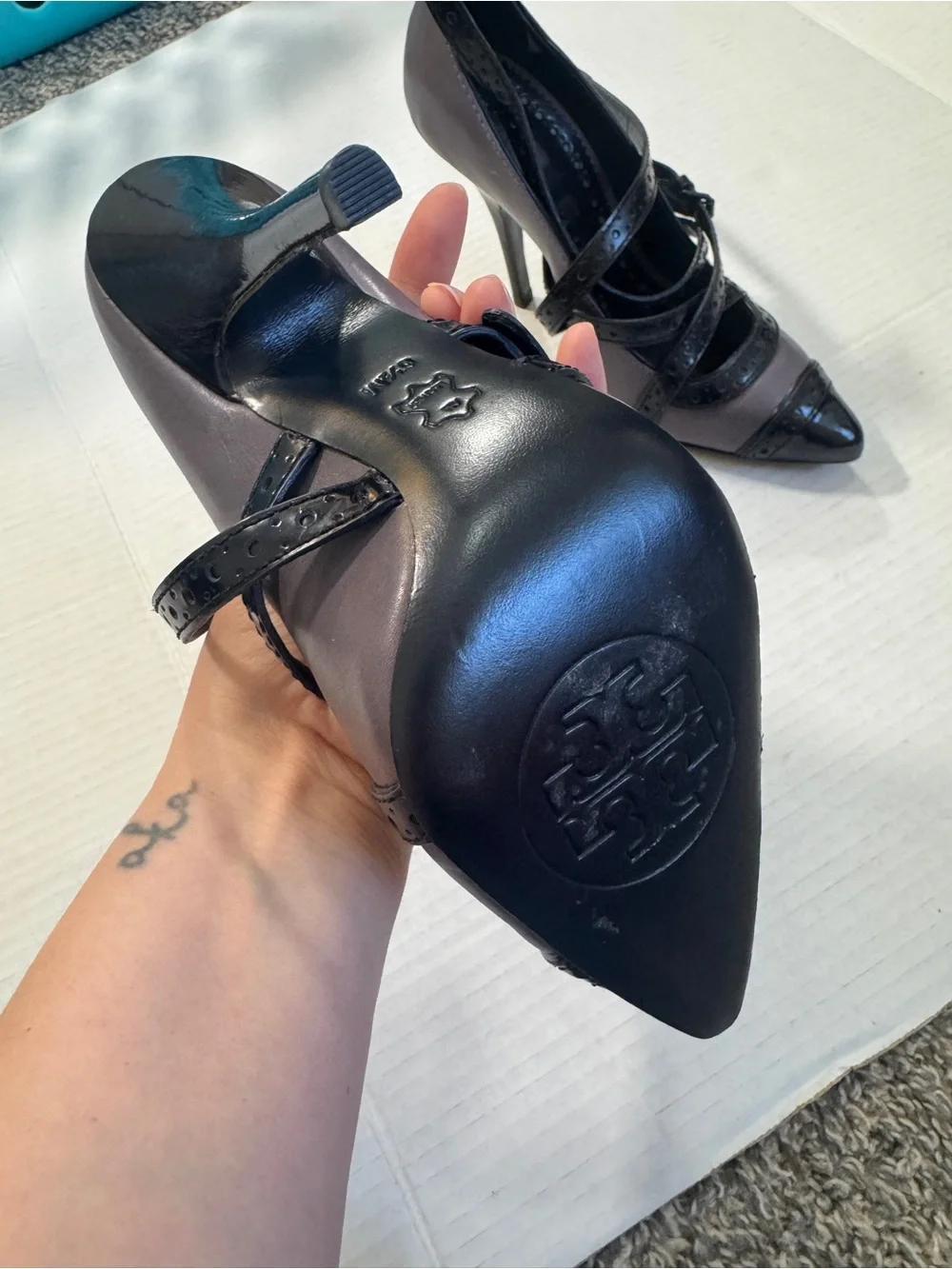 Tory Burch Judith Black Grey Leather Strappy Stiletto Heels Womens 6.5 Pointed
